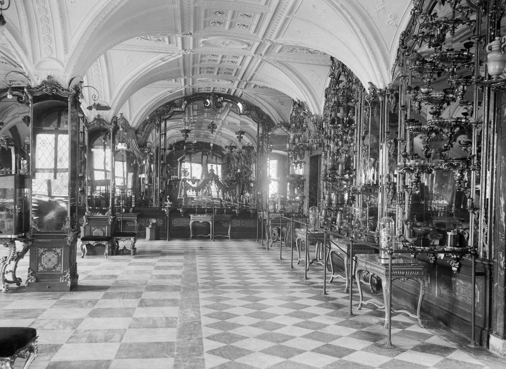 Dresden, Residenzschloss, Grünes Gewölbe, Aufnahme um 1930/32 von Paul Wolff